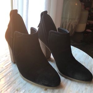 Size 7 Vince Camuto black Francia bootie.